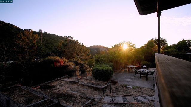 2531 Moraga Dr, Pinole, CA 94564