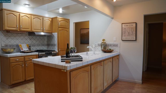 2531 Moraga Dr, Pinole, CA 94564