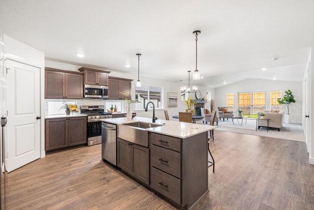 4098 SW Pumice Avenue 77, Redmond, OR 97756