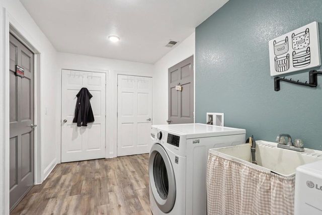 9205 S Chicago ROAD, Oak Creek, WI 53154