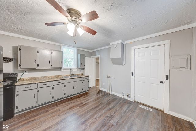 930 Union Street, Columbus, IN 47201