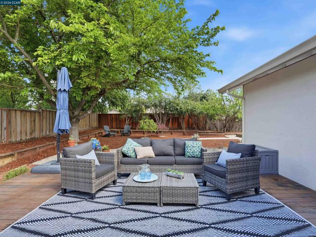 352 Donegal Way, Martinez, CA 94553