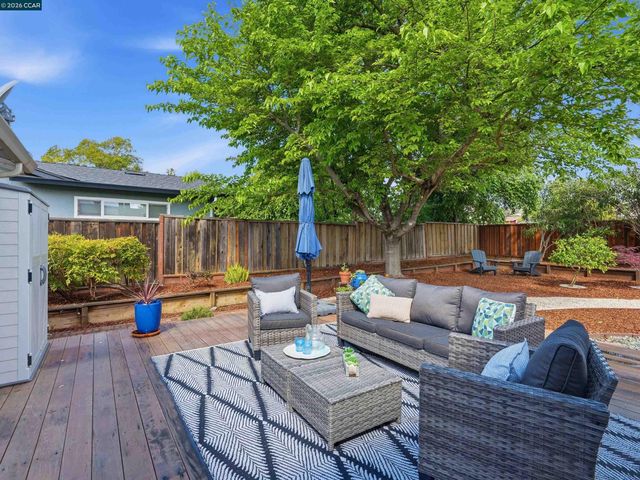352 Donegal Way, Martinez, CA 94553