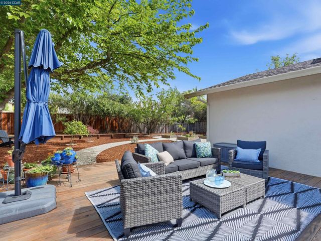352 Donegal Way, Martinez, CA 94553