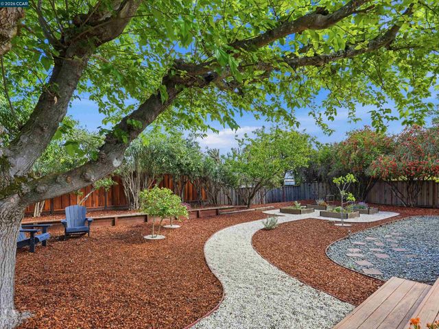352 Donegal Way, Martinez, CA 94553