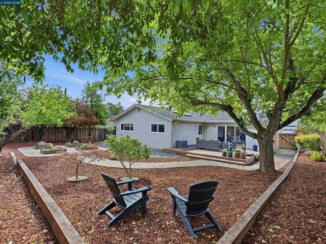 352 Donegal Way, Martinez, CA 94553