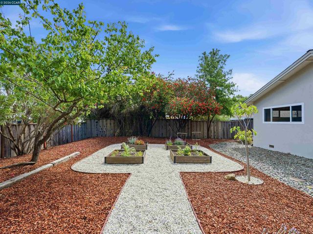 352 Donegal Way, Martinez, CA 94553