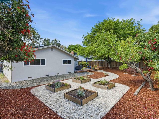352 Donegal Way, Martinez, CA 94553