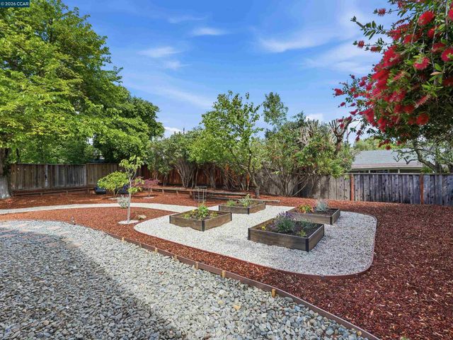 352 Donegal Way, Martinez, CA 94553