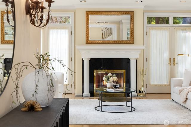 8496 NE Woodland Cove Drive, Kirkland, WA 98034