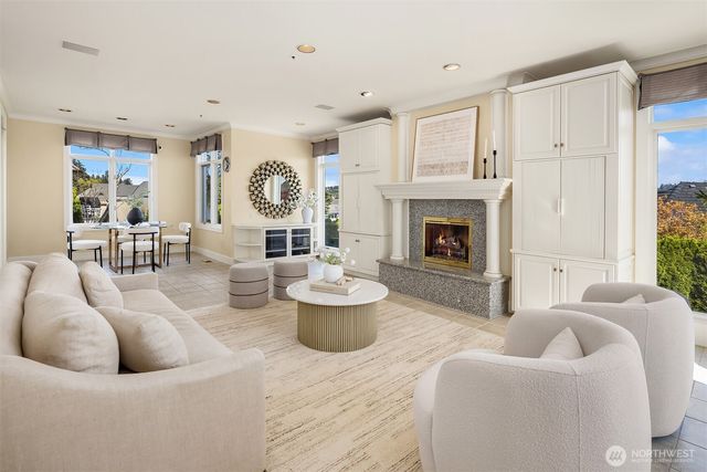 8496 NE Woodland Cove Drive, Kirkland, WA 98034