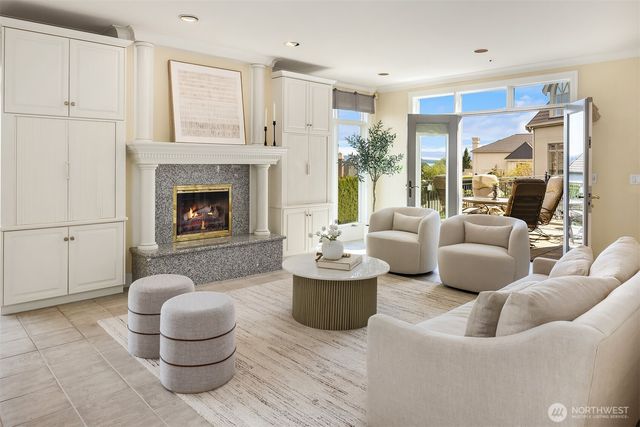 8496 NE Woodland Cove Drive, Kirkland, WA 98034