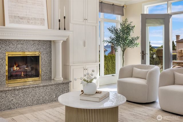 8496 NE Woodland Cove Drive, Kirkland, WA 98034