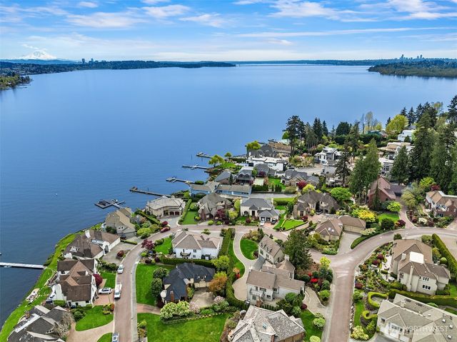 8496 NE Woodland Cove Drive, Kirkland, WA 98034