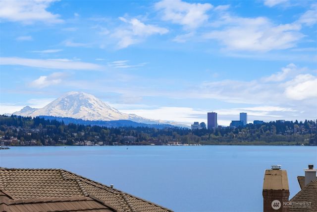 8496 NE Woodland Cove Drive, Kirkland, WA 98034