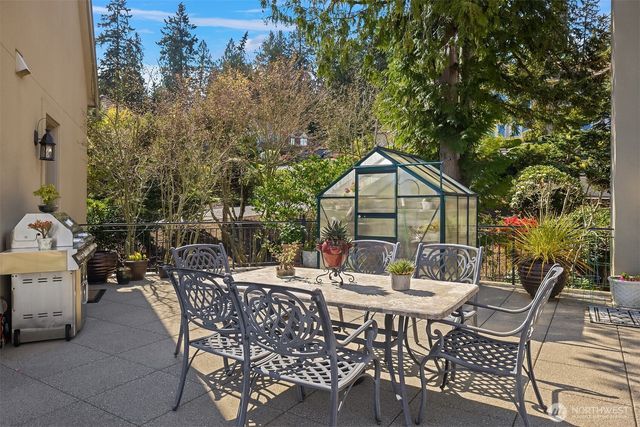 8496 NE Woodland Cove Drive, Kirkland, WA 98034