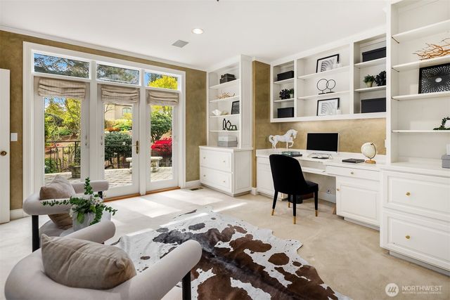 8496 NE Woodland Cove Drive, Kirkland, WA 98034