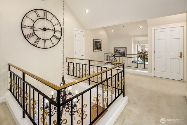 8496 NE Woodland Cove Drive, Kirkland, WA 98034