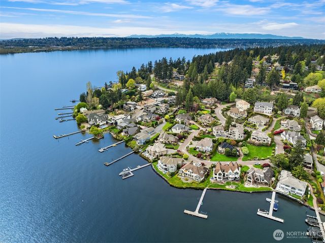 8496 NE Woodland Cove Drive, Kirkland, WA 98034