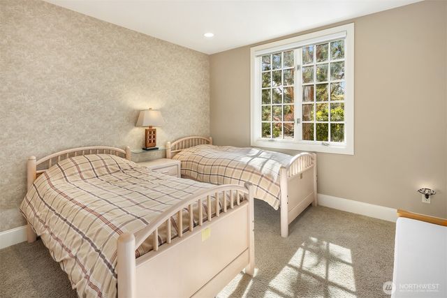 8496 NE Woodland Cove Drive, Kirkland, WA 98034