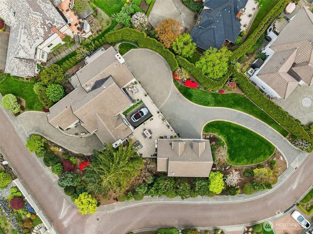 8496 NE Woodland Cove Drive, Kirkland, WA 98034