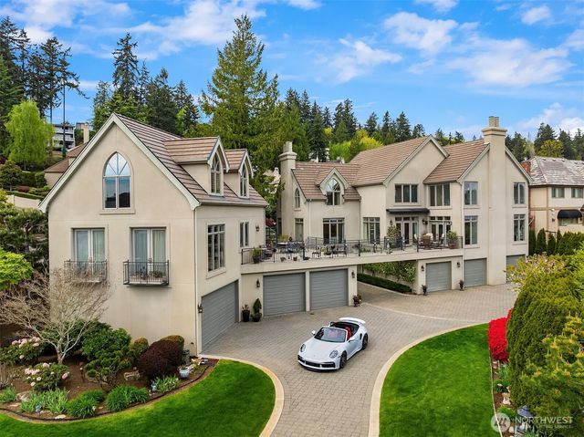 8496 NE Woodland Cove Drive, Kirkland, WA 98034