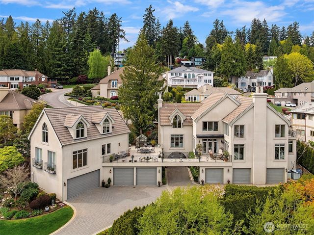 8496 NE Woodland Cove Drive, Kirkland, WA 98034