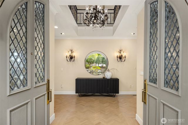 8496 NE Woodland Cove Drive, Kirkland, WA 98034