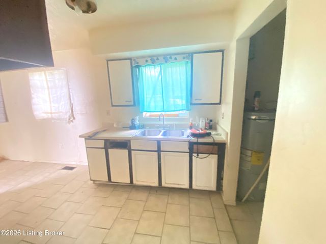 2424 Crop St, Louisville, KY 40212