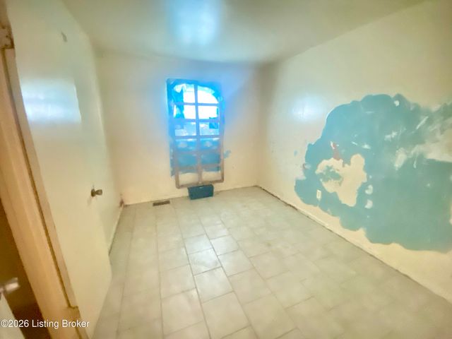 2424 Crop St, Louisville, KY 40212