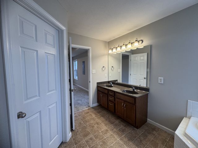 3216 Twelve Oaks Blvd, Clarksville, TN 37042