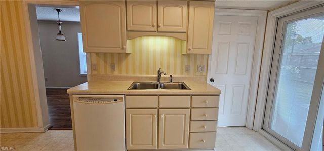 925 N Scarlet Oak CT, Chesapeake, VA 23320
