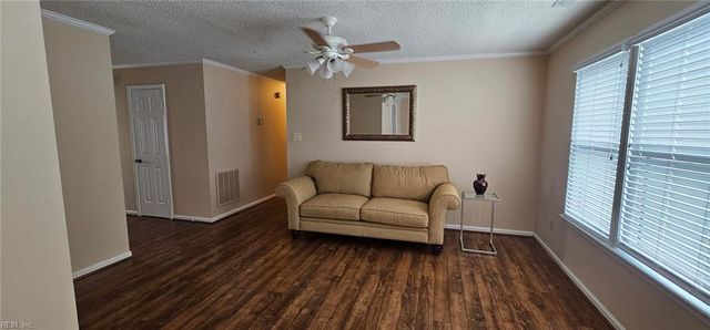 925 N Scarlet Oak CT, Chesapeake, VA 23320