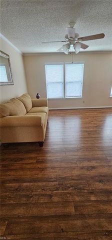 925 N Scarlet Oak CT, Chesapeake, VA 23320