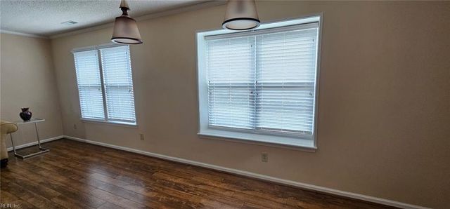 925 N Scarlet Oak CT, Chesapeake, VA 23320