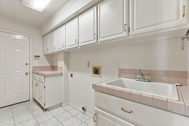 8704 N Kensington Dr, Spokane, WA 99208