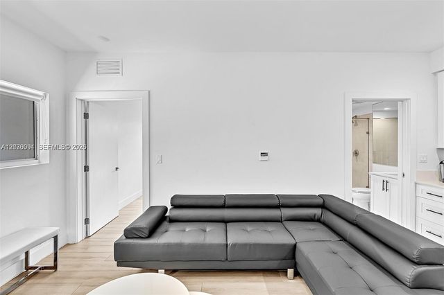 940 Michigan Avenue 10, Miami Beach, FL 33139