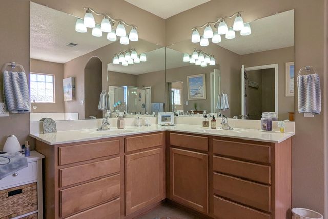 1012 THREADGRASS Road NE, Rio Rancho, NM 87144