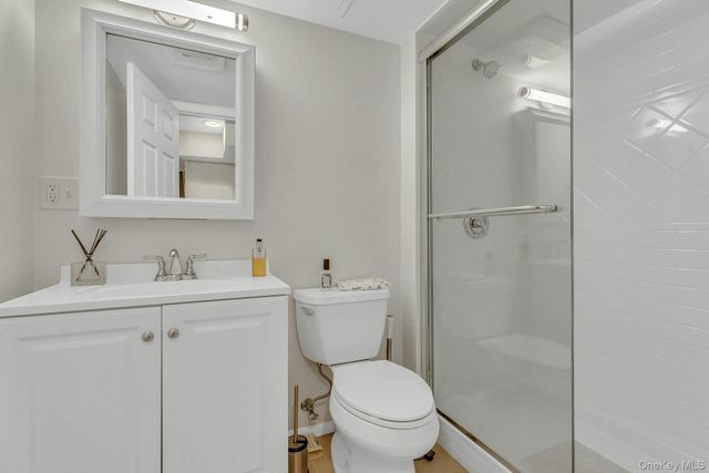 17 Lovell Road, Hampton Bays, NY 11946