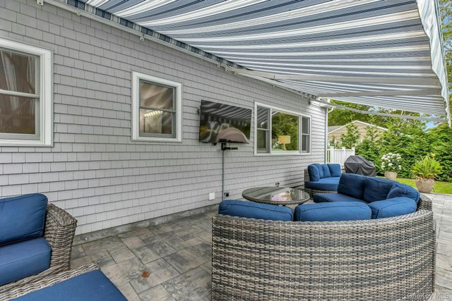 17 Lovell Road, Hampton Bays, NY 11946