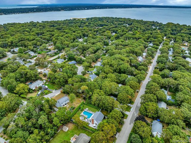 17 Lovell Road, Hampton Bays, NY 11946