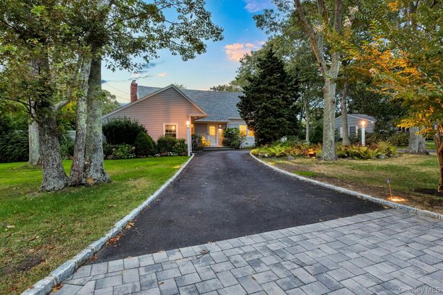 17 Lovell Road, Hampton Bays, NY 11946