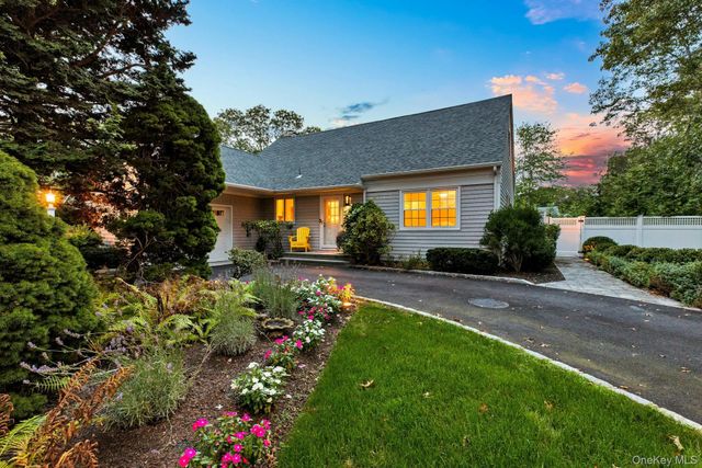 17 Lovell Road, Hampton Bays, NY 11946