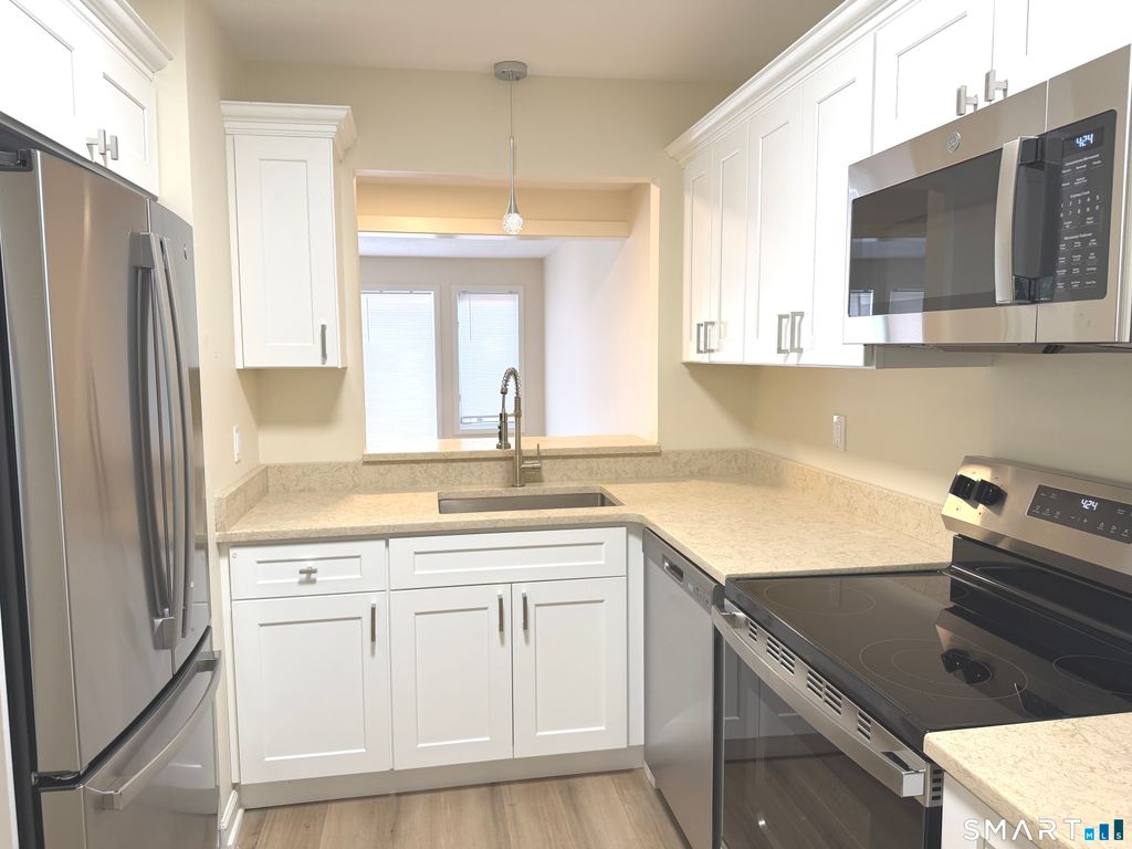 61 Far View Commons 61, Southbury, CT 06488