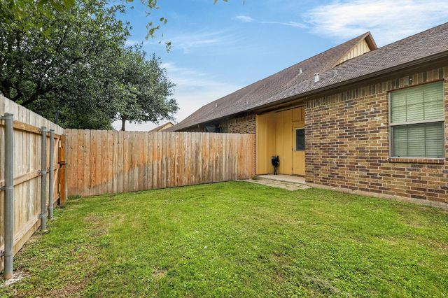 130 Armored Avenue, College Station, TX 77845