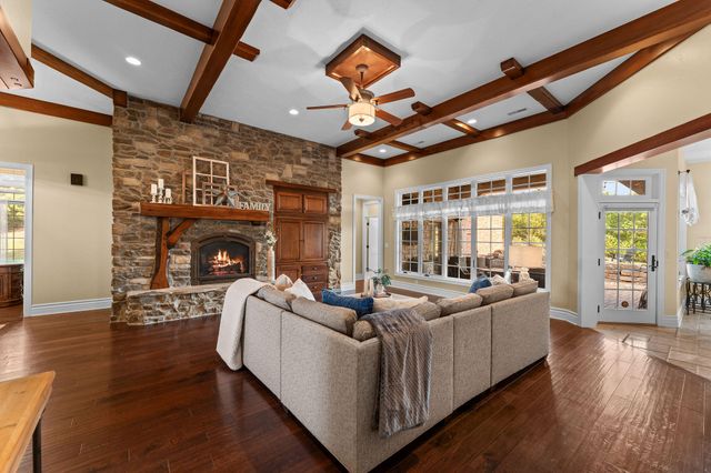 245 Golf Club Drive, Hollister, MO 65672