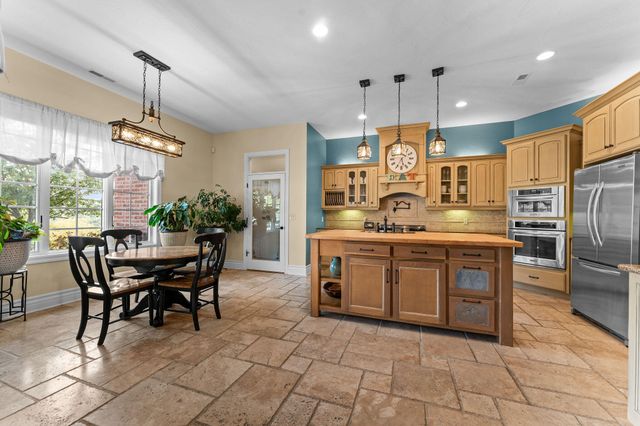 245 Golf Club Drive, Hollister, MO 65672