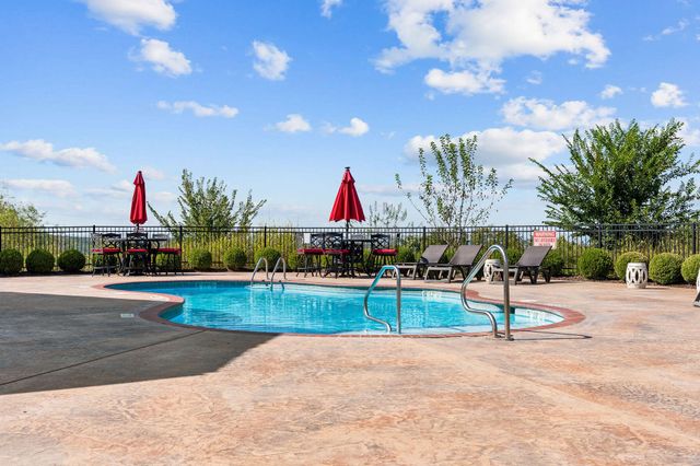 245 Golf Club Drive, Hollister, MO 65672