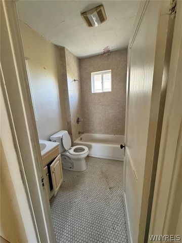 1540 Whitney Avenue, Niagara Falls, NY 14301