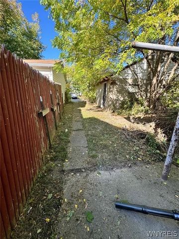 1540 Whitney Avenue, Niagara Falls, NY 14301